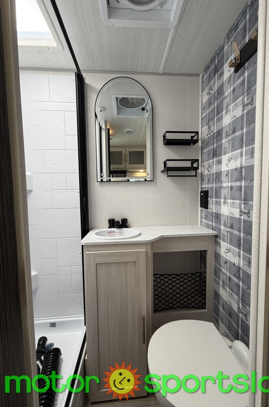 R-POD 194 — bathroom