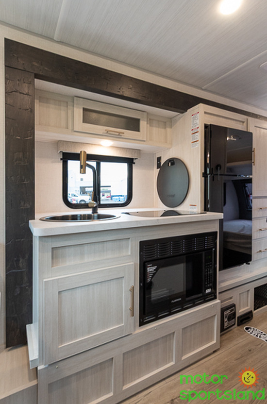R-POD 190 — kitchen