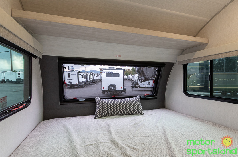 R-POD 190 — bedroom