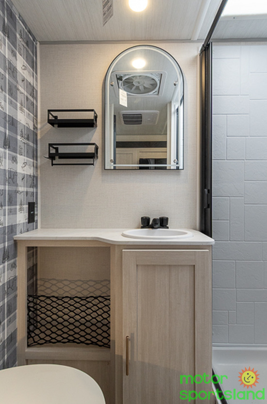R-POD 190 — bathroom