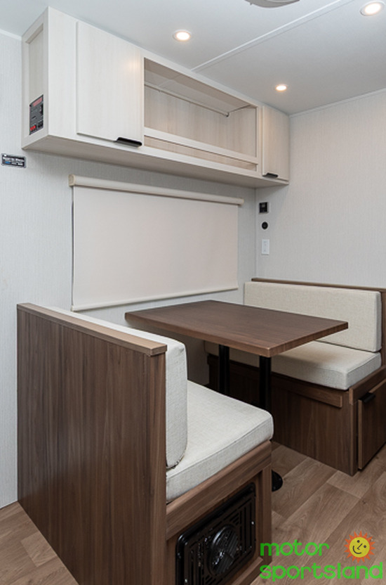Access 16RB — living dinette