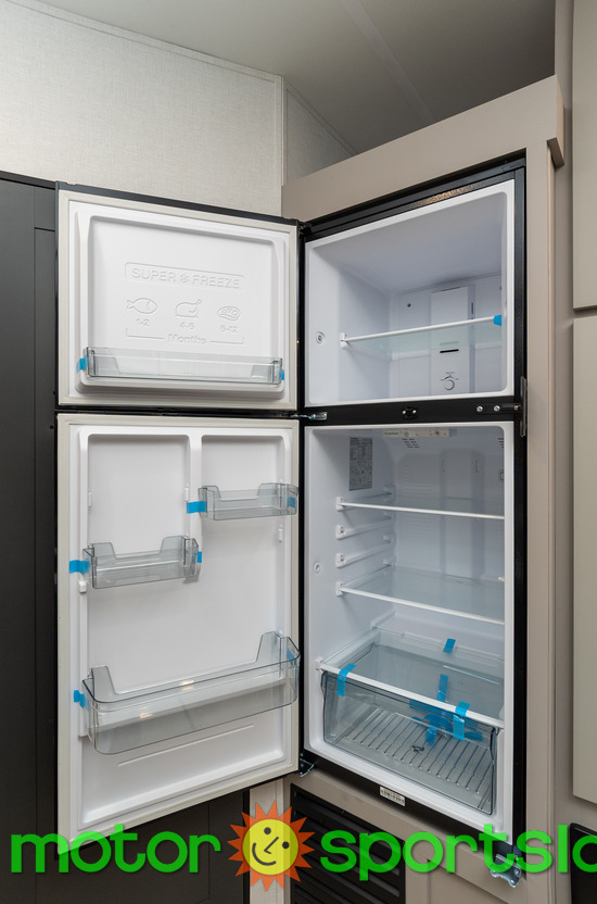 Stealth 2900 — refrigerator