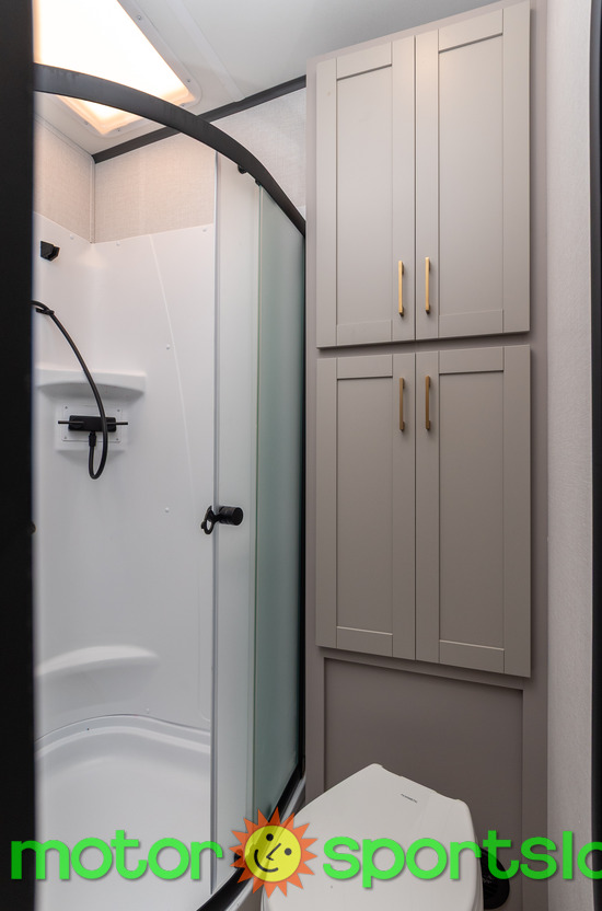 Stealth 2900 — shower