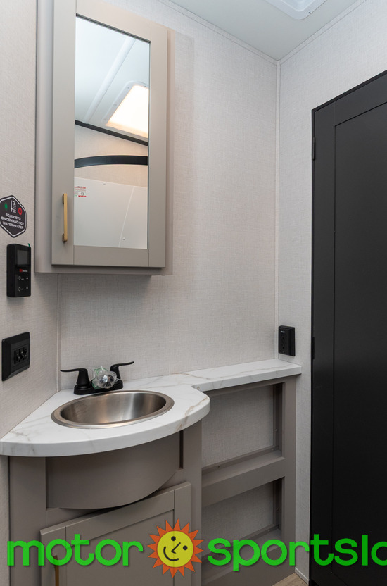 Stealth 2900 — bathroom