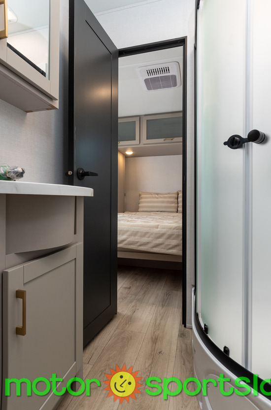 Stealth 2900 — entry door