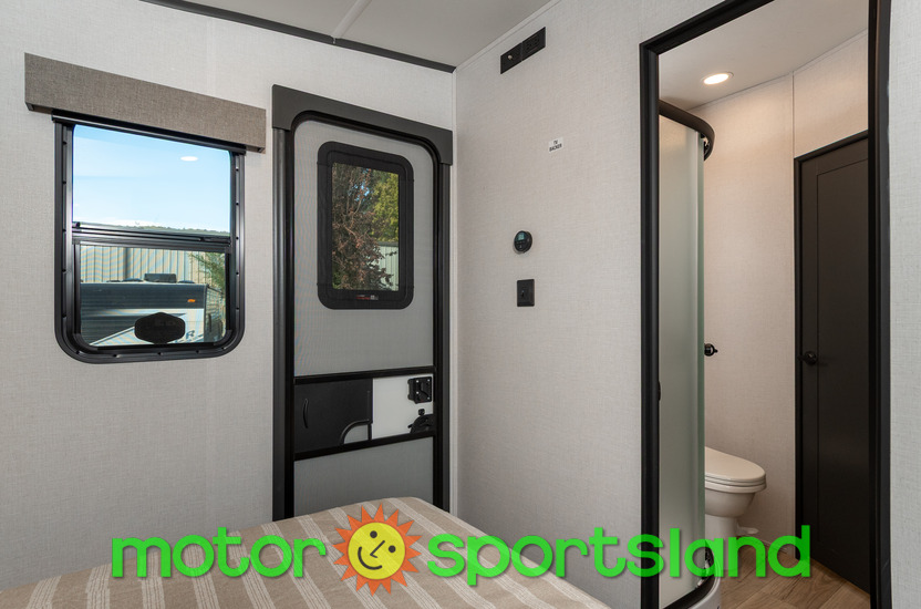 Stealth 2900 — bathroom